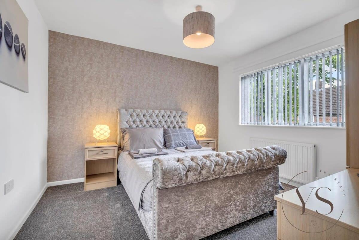 Stylish 3Br Home - Beautiful Garden - Parking West Bromwich Exterior foto