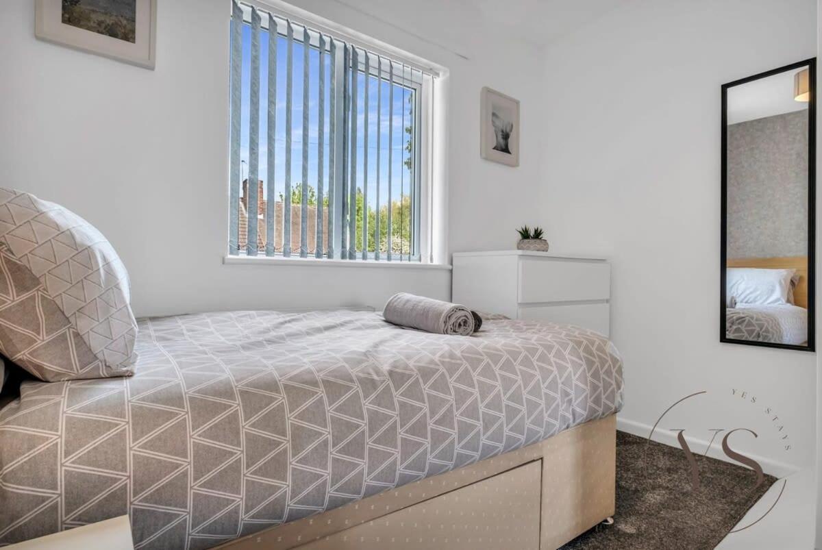 Stylish 3Br Home - Beautiful Garden - Parking West Bromwich Exterior foto