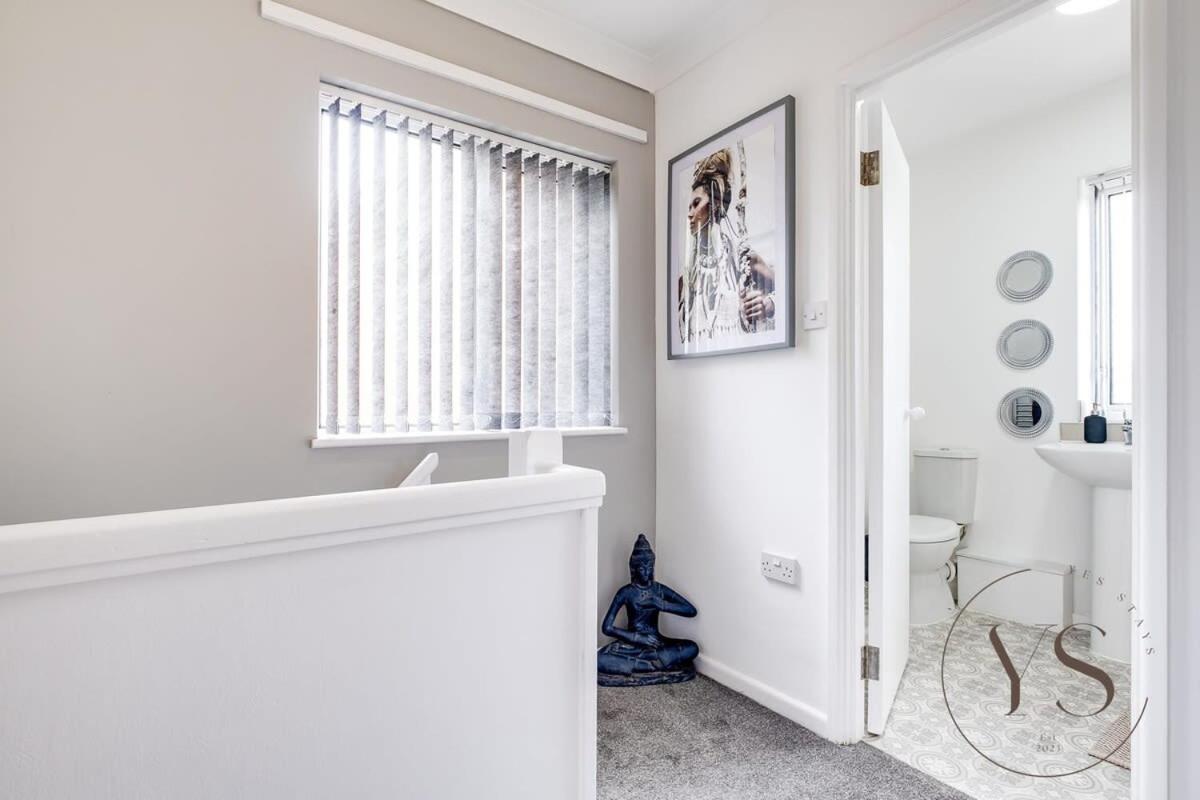 Stylish 3Br Home - Beautiful Garden - Parking West Bromwich Exterior foto