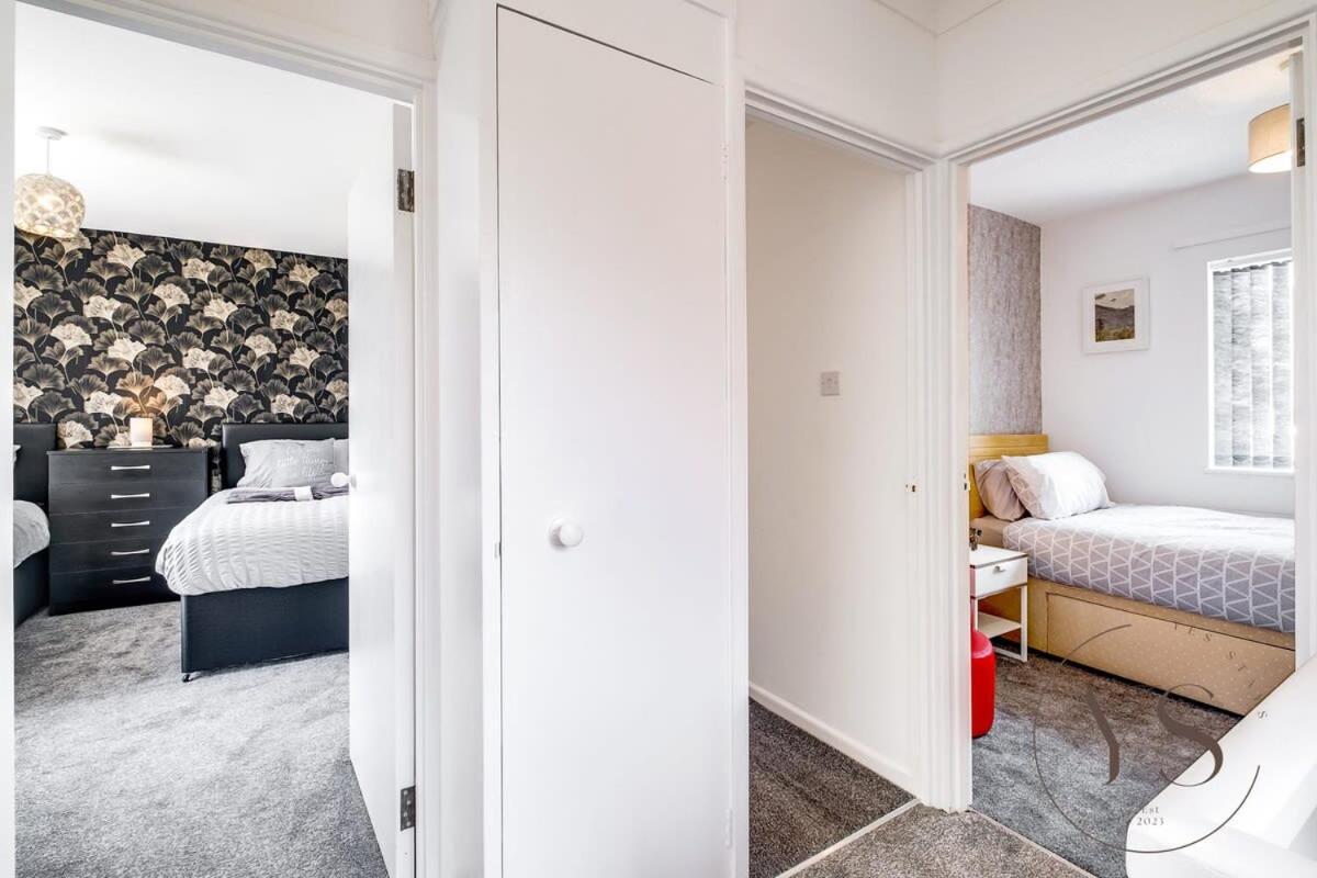 Stylish 3Br Home - Beautiful Garden - Parking West Bromwich Exterior foto