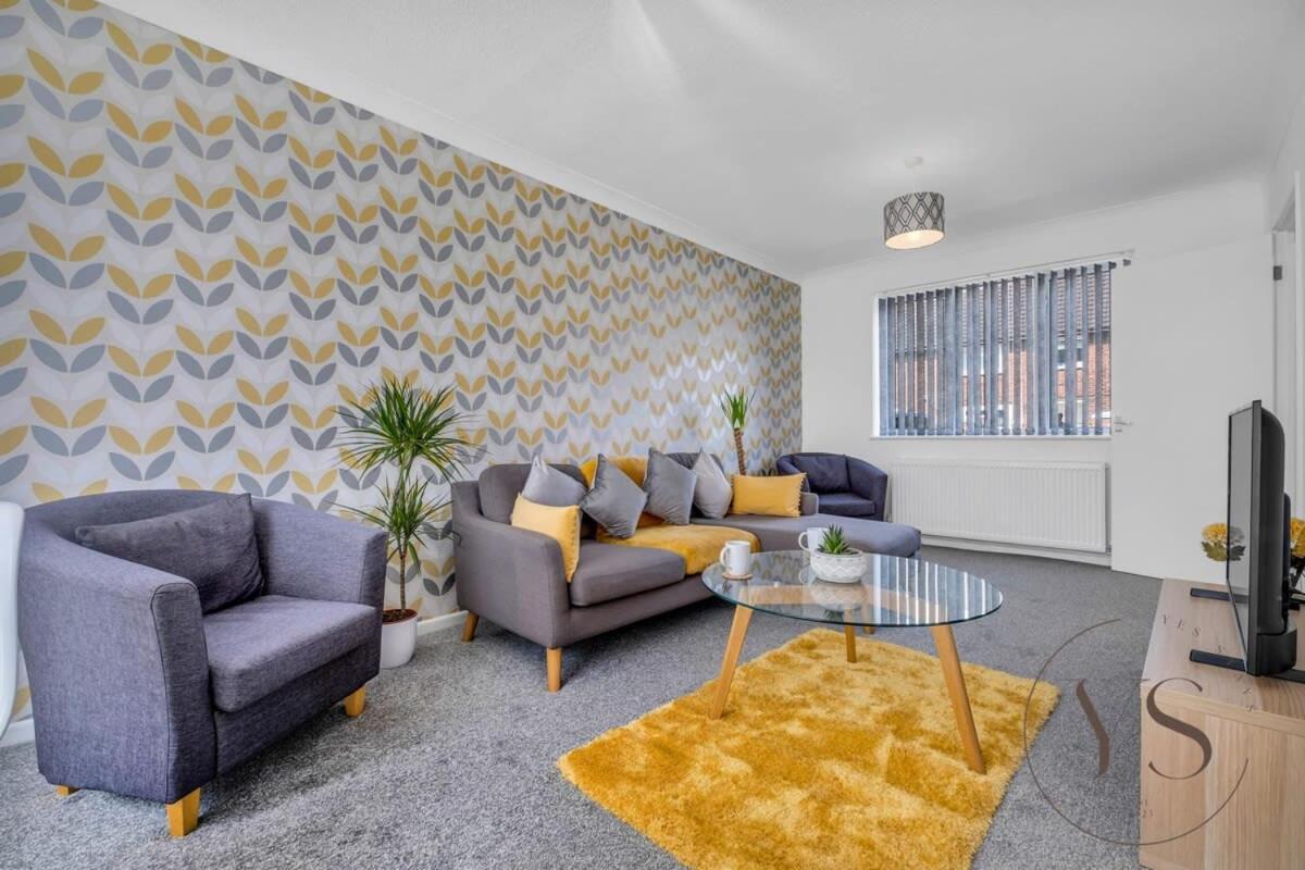Stylish 3Br Home - Beautiful Garden - Parking West Bromwich Exterior foto